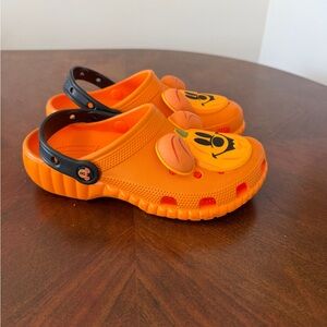 Disney Parks Halloween Pumpkin Mickey Mouse Crocs Men’s size 5 Women’s Size 7